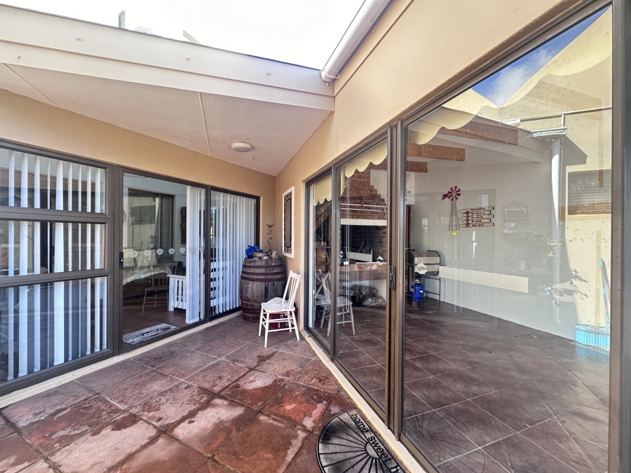 3 Bedroom Property for Sale in Stilbaai Wes Western Cape